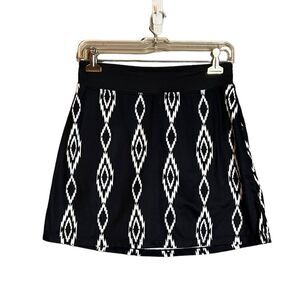 3 for $30! Seg’ments luxe black & white skort